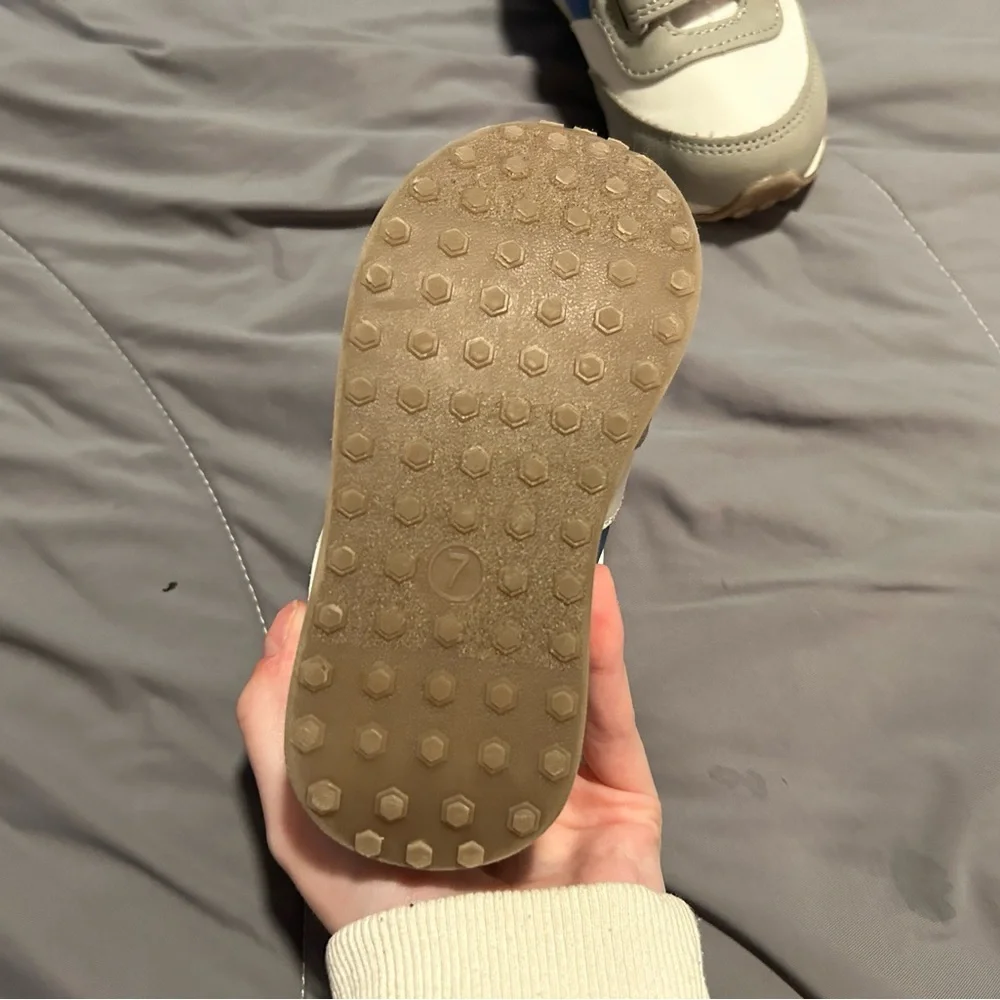 CAT & JACK KIDS SNEAKERS - Picture 7 of 7